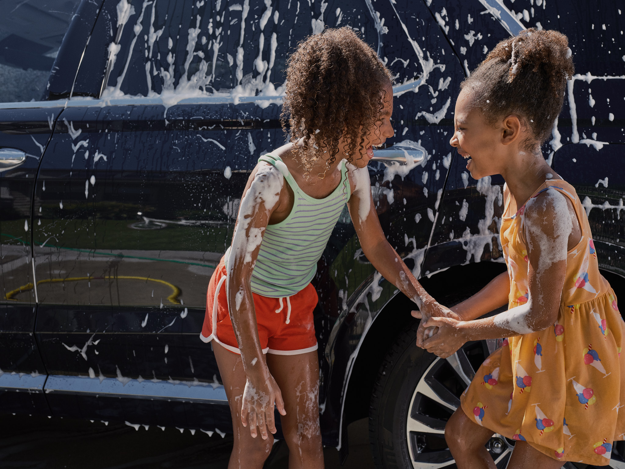 SHOT02_WASHINGCAR_BUBBLES_0856